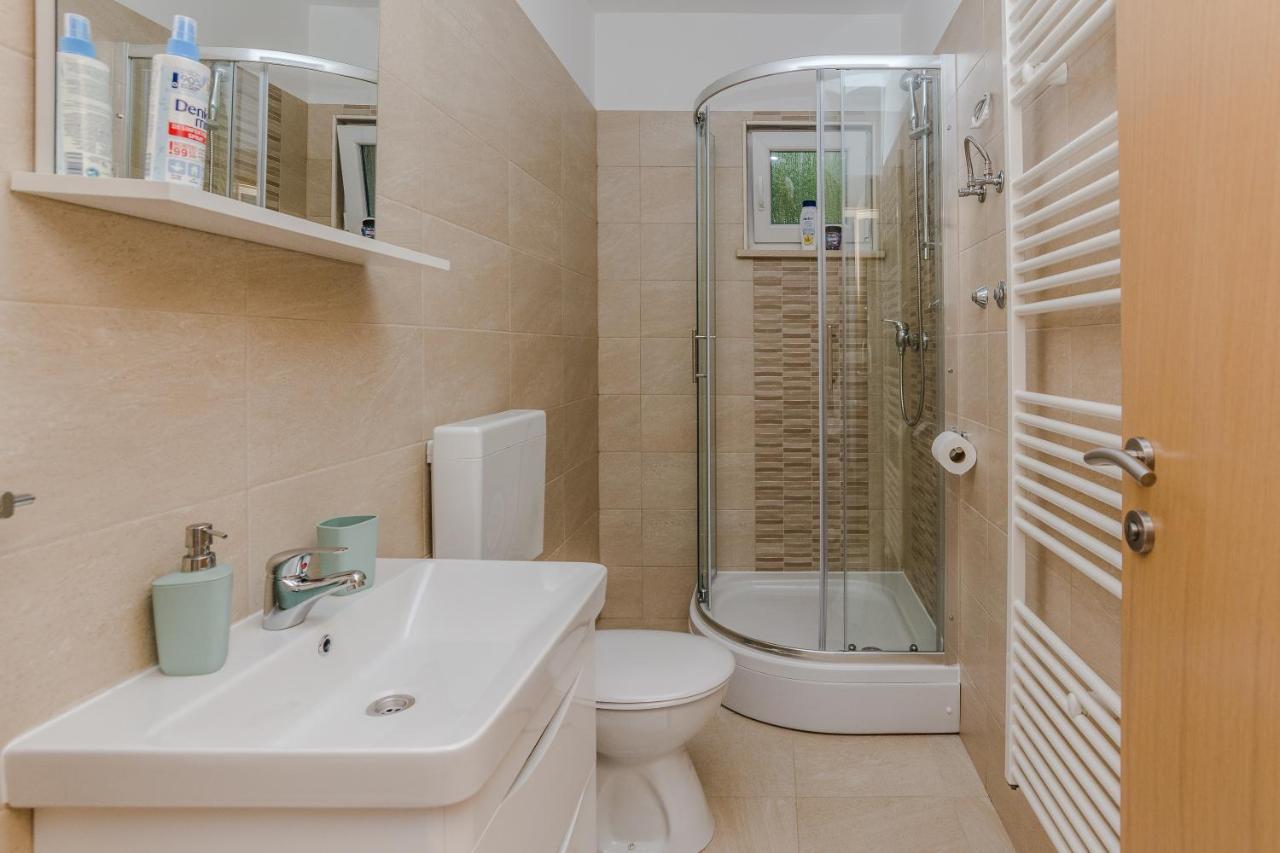 Apartmani Jadranka Starigrad Paklenica Luaran gambar