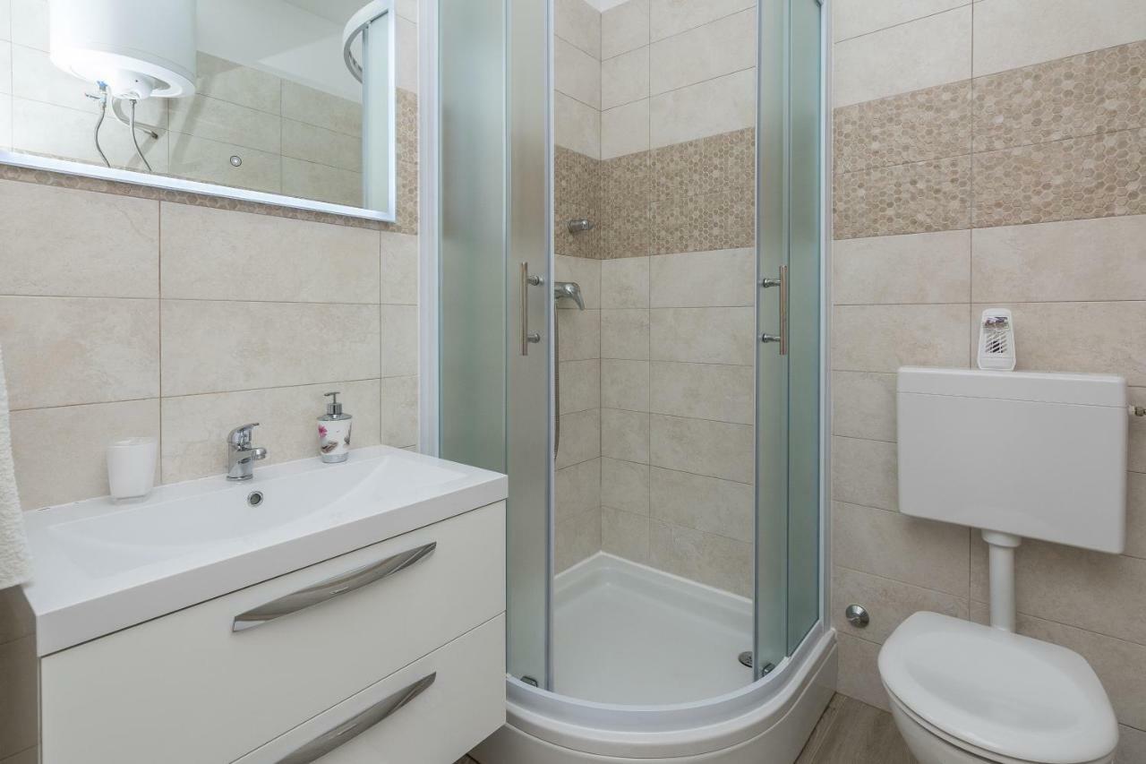Apartmani Jadranka Starigrad Paklenica Luaran gambar