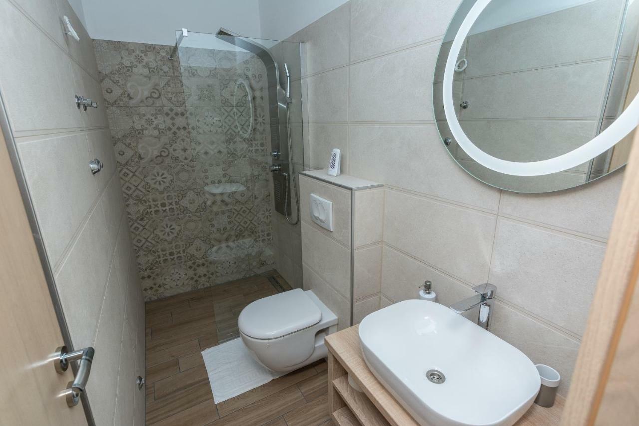 Apartmani Jadranka Starigrad Paklenica Luaran gambar